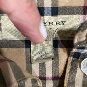 Classic Burberry Shirt dress with pockets and tie.